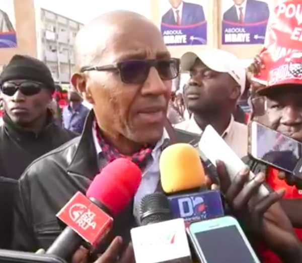 Abdoul Mbaye à la marche de l'opposition : “Macky Sall est en train de salir la démocratie du Sénégal (...) Notre pays est devenu la risée du monde”