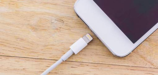 Un ado de 14 ans décède dans son bain électrocuté par son téléphone