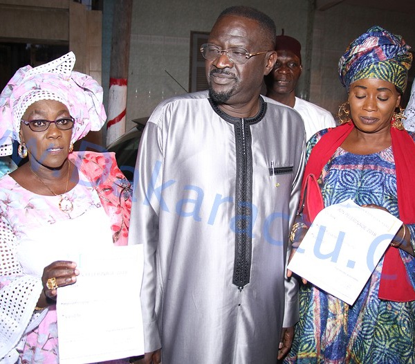 (Images) Le Dr Pape Abdoulaye Seck offre 3 billets pour la Mecque aux femmes de la Médina