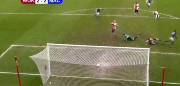 Le foot amateur dans toute sa splendeur: un but ridicule à tous les niveaux