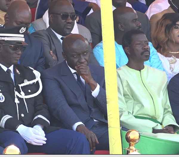 Défilé du 4 avril à Thiès : Les "frères ennemis" Idrissa Seck et Talla Sylla assis l'un à coté de l'autre