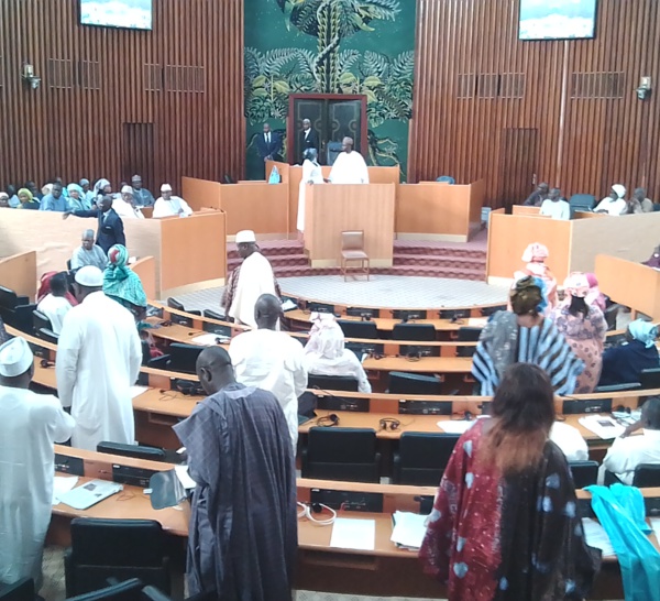 Assemblée nationale : Moustapha Niasse quitte la salle après un échange de propos aigres-doux avec Ousmane Sonko