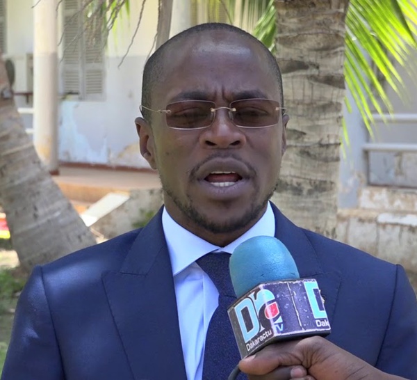 ABDOU MBOW RÉPOND À KARIM : ' On ne peut pas se permettre de faire des deals avec quelqu'un qui a pillé les ressources de ce pays... Il n'a qu'à venir! '