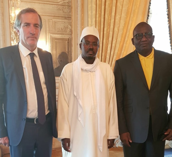 EN VISITE EN FRANCE - Cheikh Bass reçoit S.E Bigot quelques heures après la rocambolesque affaire d' escroquerie aux visas
