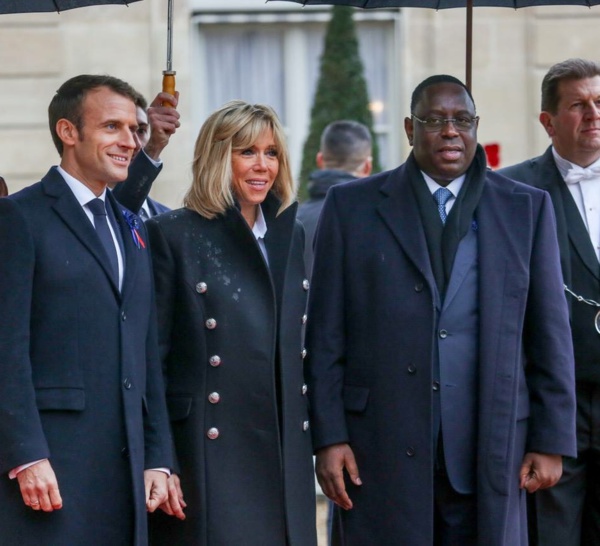 VISITE DE MACKY À PARIS  - Des opposants venus chahuter le Président de la République, humiliés et rapidement chassés