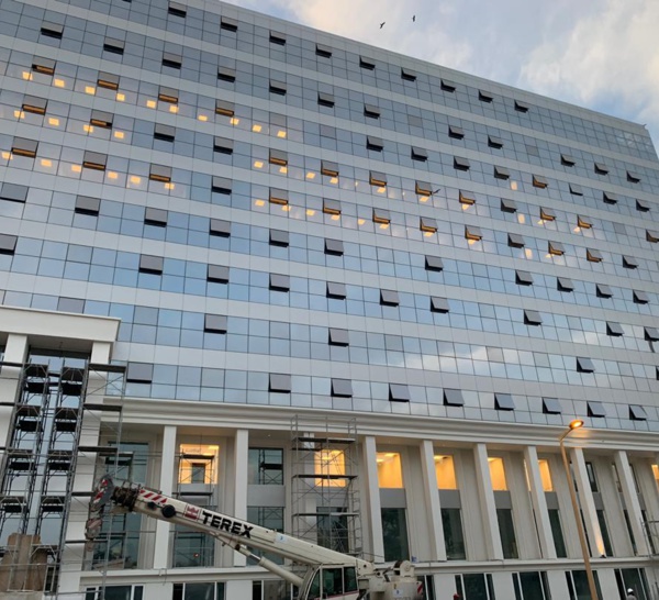 LIFTING ACHEVÉ DU BUILDING ADMINISTRATIF - L'Ogre aux yeux d'or pourra-t-il aimanter le Premier ministre et ses services et libérer l'ancienne maison militaire ?