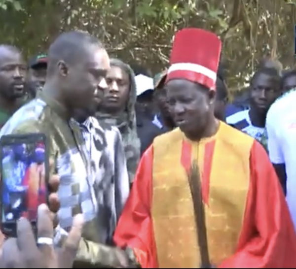 Ousmane Sonko chez le Roi d’Oussouye : « il est jeune mais pour cette première, il a un succès avec cet engouement autour de lui »