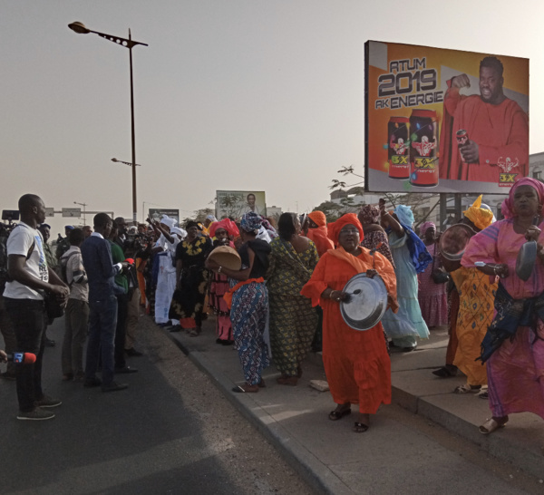 Les femmes de la coalition IDY2019 manifestent sur la VDN : Un 2nd  tour est exigé dans un "concert de marmites", Dethié Fall malmené par la gendarmerie