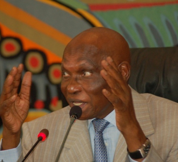 [ LIVE ] Suivez minute par minute le discours du président Abdoulaye Wade.