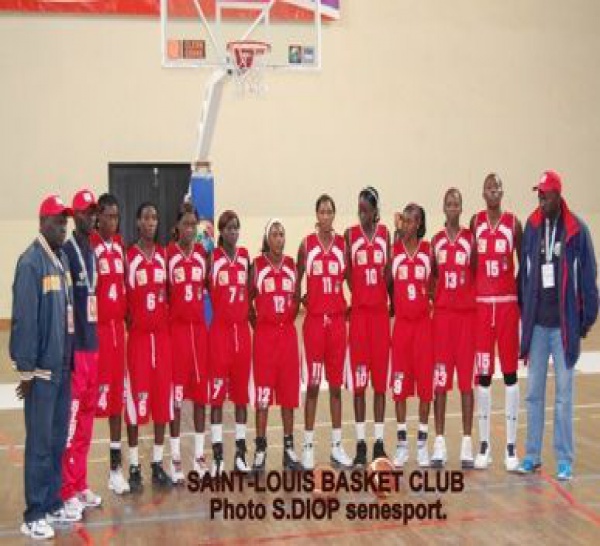 Le Saint-Louis Basket Club remporte la coupe 2011 de basket féminin.