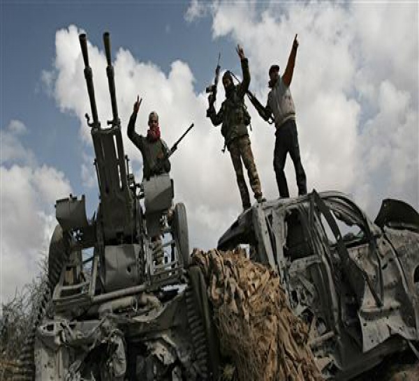 [ VIDEO ] Les rebelles libyens entrent à Brega