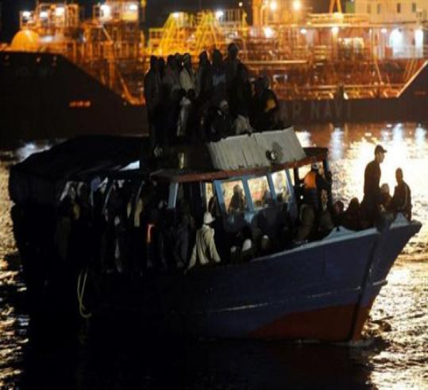 Italie: vingt-cinq migrants retrouvés morts à bord d'un bateau