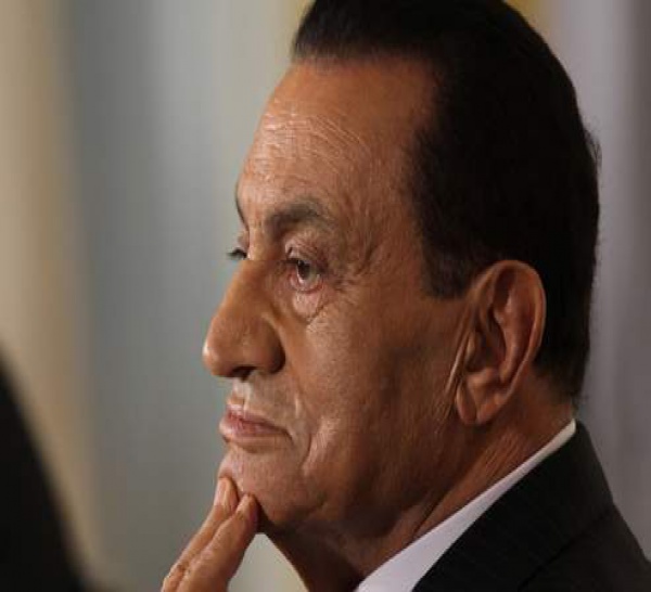 Égypte : Moubarak est arrivé au Caire pour son procès