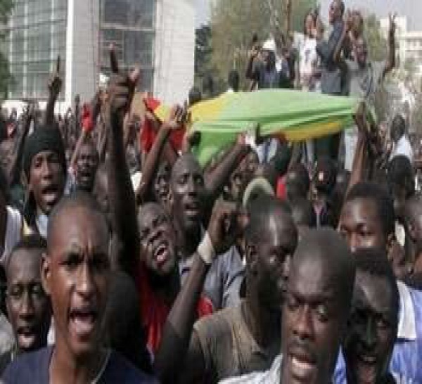 Partis politiques et Société civile : Perspectives de jonction  vers 2012 (Par Penda Mbow et Amadou Guèye).