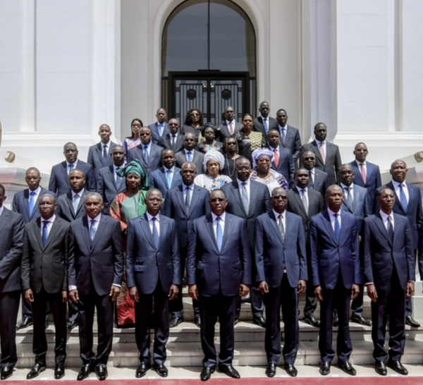 SÉNÉGAL : Le Décret portant répartition des services de l’Etat et du contrôle des établissements publics, des sociétés nationales et des sociétés à participation publique entre la Présidence de la République, la Primature et les ministères.(DOCUMENT)