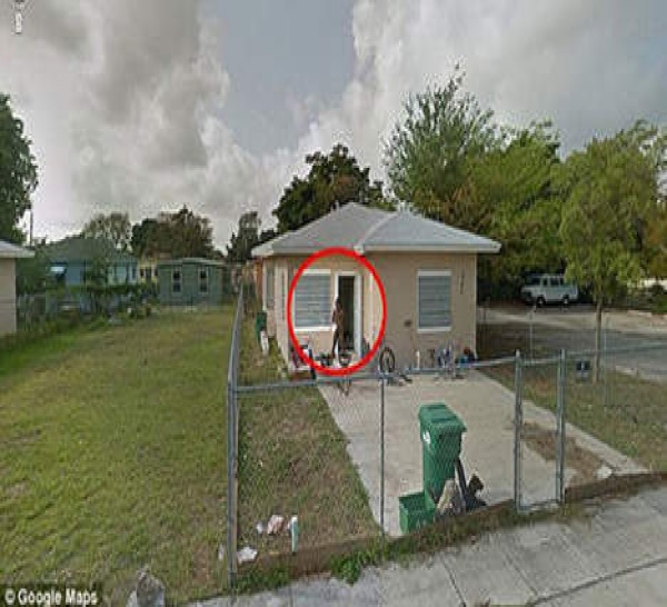 Google Street View prend une femme nue en photo