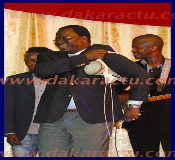 Au tama, Moustapha Tall.