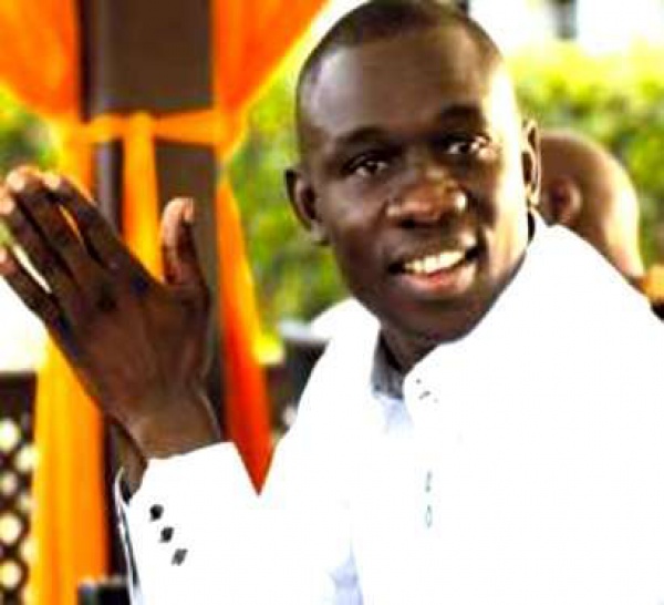 Pape Diouf sauve la famille de sa fan d'un déguerpissement en offrant 640.000 francs cfa.