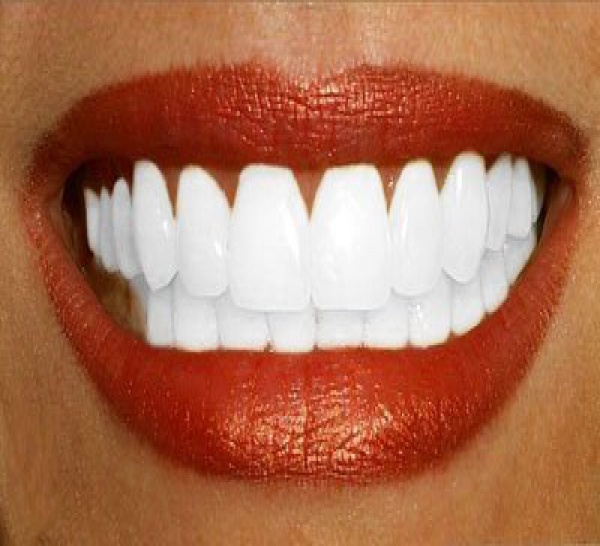 Comment rendre ses dents plus blanches naturellement ?