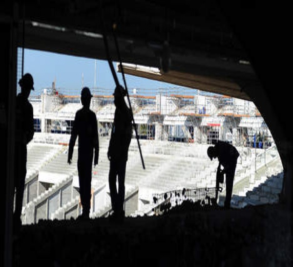 Le Brésil a pris beaucoup de retard en prévision du Mondial  ( PHOTOS )