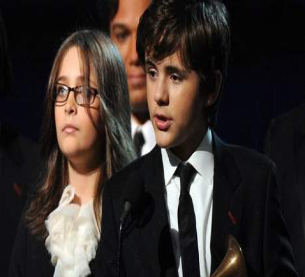 Les enfants de Michael Jackson ont vu leur père mourant