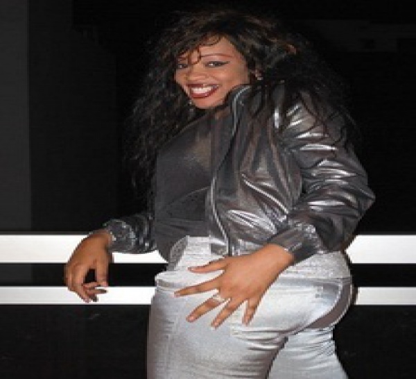 OUMOU SOW LEAD-VOCAL DE LA GENERATION «FLY TO FLY» : Une «drianké» adepte des odeurs sensuelles.