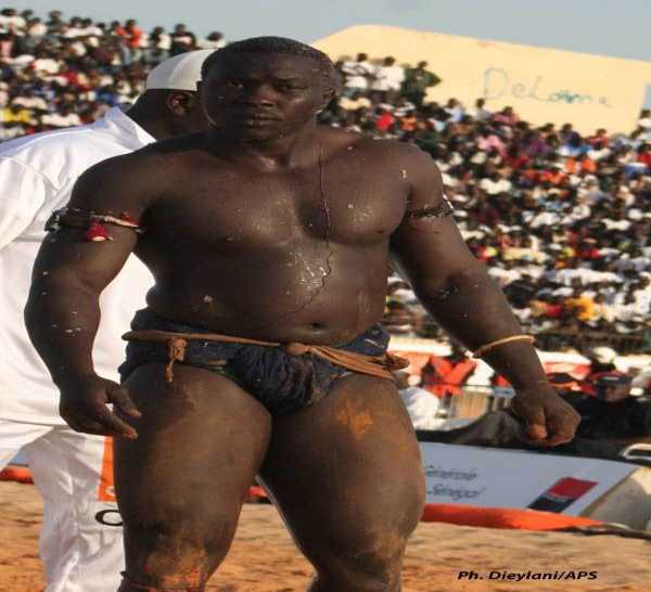 Saloum Saloum, un lutteur réputé friand de bonnes bouteilles et de femmes de joie. 