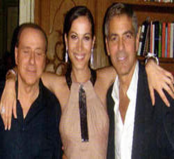 George Clooney: "Berlusconi m'a montré son lit"