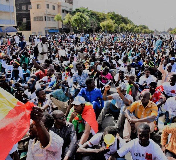 Les images de la mobilisation de Aar Li nu book á la place de l'obelisque