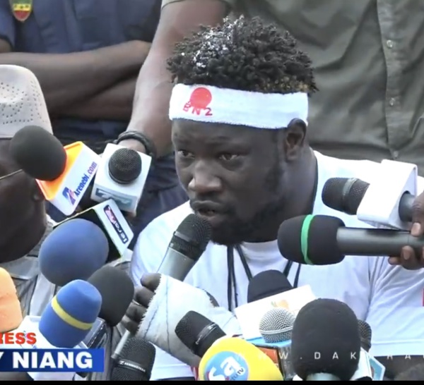 [REPLAY - LUTTE] Revivez l'Open Press de Boy Niang 2 à Pikine
