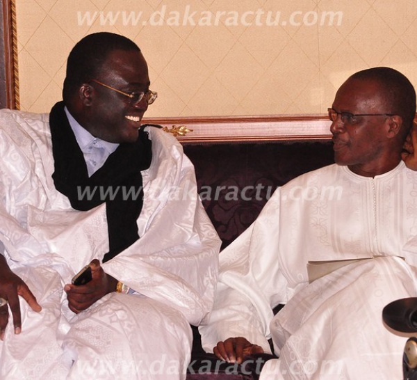 Serigne Abdoul Ahad Gaïndé Fatma reçoit Ousmane Tanor Dieng au colloque sur le soufisme