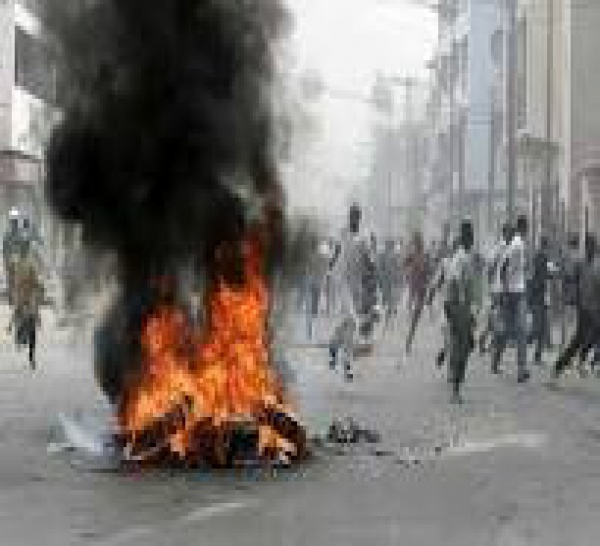 Alerte chaude à Cambérène: des jeunes de l'opposition mettent le feu