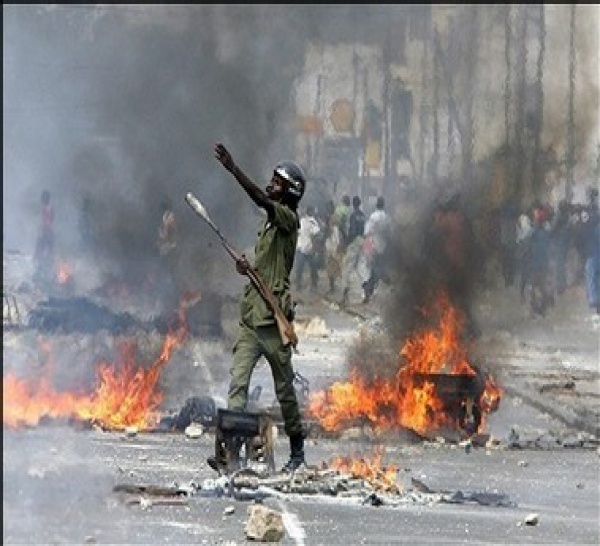 Dernière minute: Vive tension jeunes socialistes et police devant la mairie de Dakar