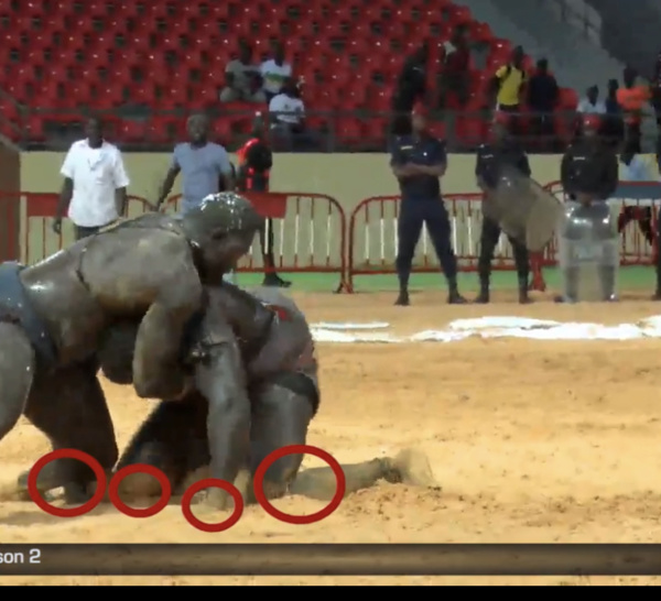 Lutte / Combat Gora Seck contre Tyson 2 : Y’a t’il 4 appuis ou pas? 