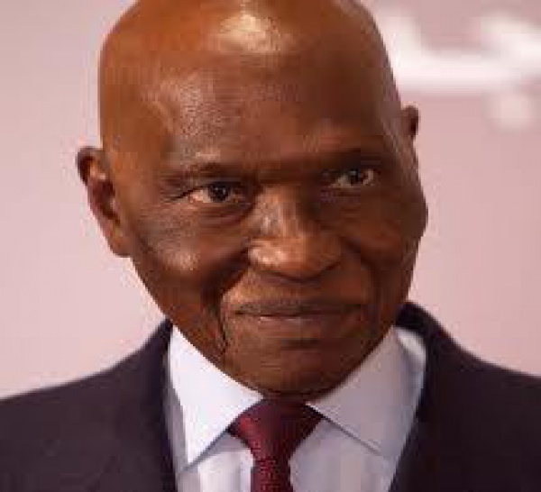«Je suis là et bien là» (Abdoulaye Wade)