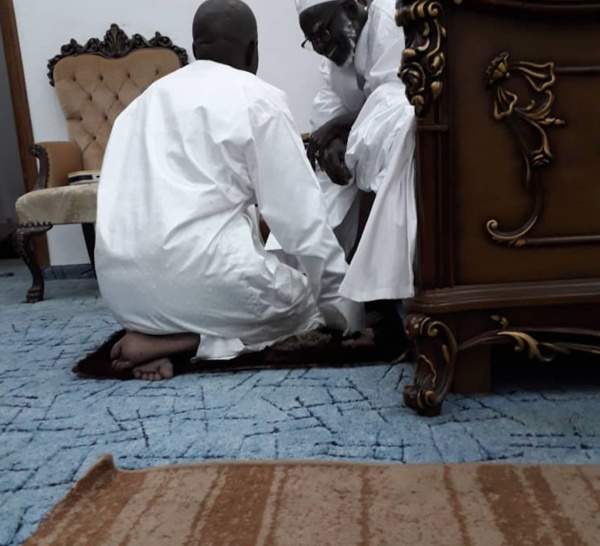 TOUBA / Première visite de Mahammad Dionne après sa sortie d'hôpital auprès du Khalife Général des Mourides