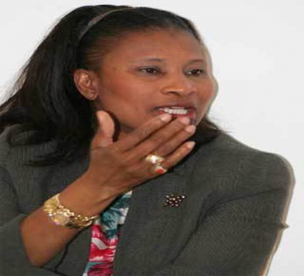 Candidature de Wade : l’opposition apportera ’’une réponse juridique et politique’’ ( Aïssata Tall Sall )