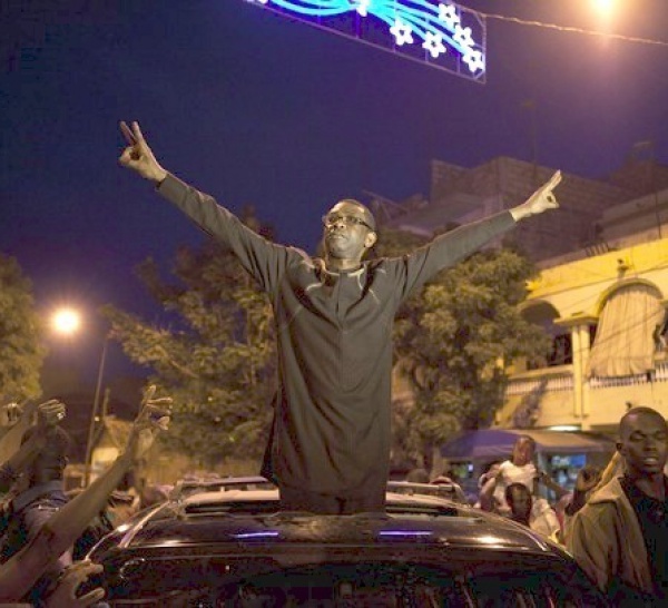 Youssou Ndour dans la gueule des loups politiques (le commentaire du jour de Cheikh Yérim Seck).
