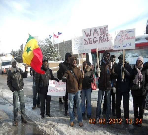 Rassemblement des Sénégalais de Montréal contre la candidature de Wade devant Radio Canada Internationale (TEXTE &amp; PHOTOS)