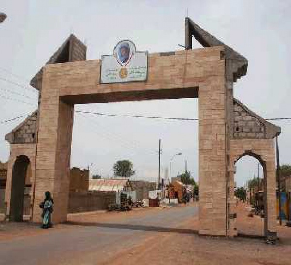 Wade offre un milliard de francs cfa à  Madina Baye