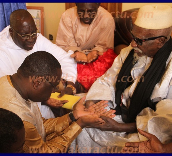 Photo de Macky Sall chez le khalife général des mourides
