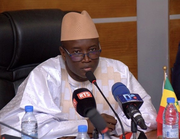 Surveillance des frontières /Aly Ngouille Ndiaye : "Le projet d'octroi de visas aux pays étrangers pour mieux les identifier est en cours... Nous n'avons pas besoin de Touristes qui ne peuvent se payer un visa au Sénégal..."