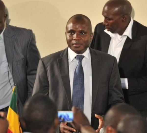 Général de brigade et ancien ministre de l’Intérieur, Moussa Sinko Coulibaly est en cours d’arrestation à Bamako.
