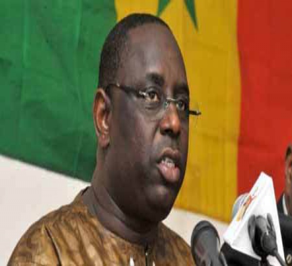 Macky Sall: "Personne ne doit monnayer sa dignité, mais si on vous le donne, prenez l'argent et dites-leur d'aller se faire f... ".