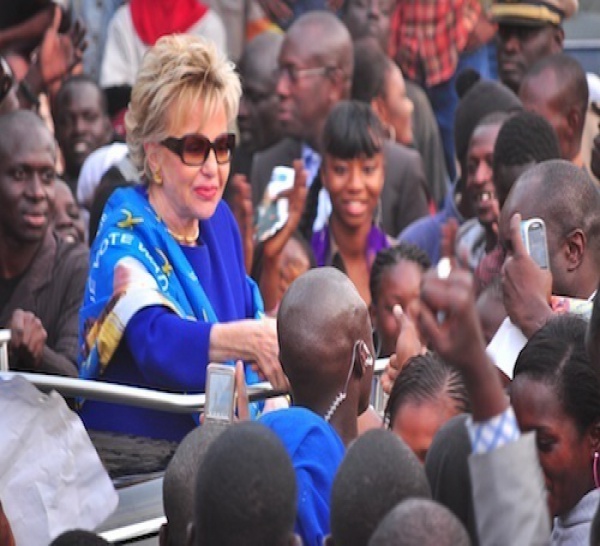 Après l’accueil mouvementé à Nguéniène, Viviane Wade a repris la route pour Dakar 
