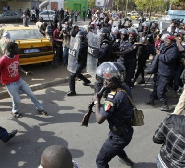 Dernière minute: Les yenamarristes tentent de forcer un cordon policier à côté de Thiong