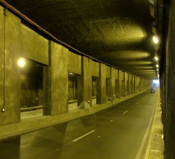 Dernière minute: La Corniche et le tunnel brûlés et bouchés par des manifestants
