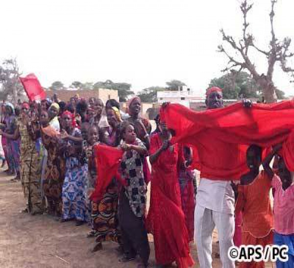 Dahra Djolof : Les lycéens, en grève, attendent demain Abdoulaye Wade avec des brassards rouges