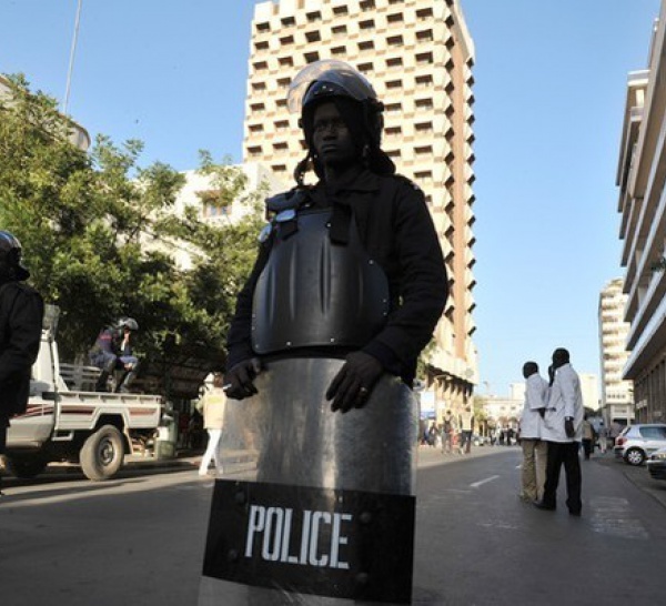 Revue de presse : Sénégal - ‘’La violence monte, les autorités se barricadent à domicile’’