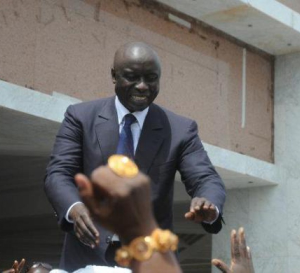 Face à face lourd de danger entre forces de l’ordre et la garde rapprochée d’Idrissa Seck